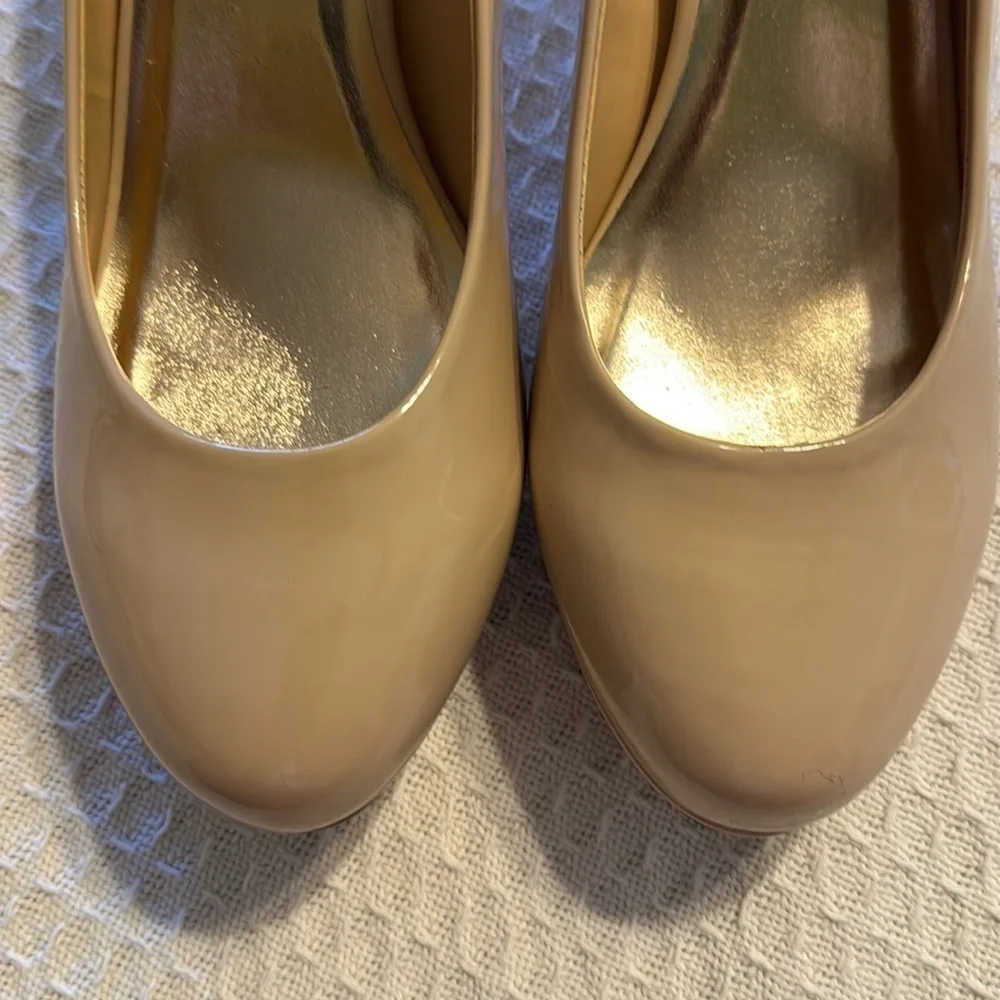 Madden girl‎ NWOB Nude Round Toe Heel